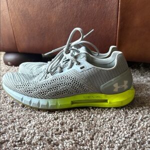 Women’s Under Armour HOVR Sonic sneakers size 9